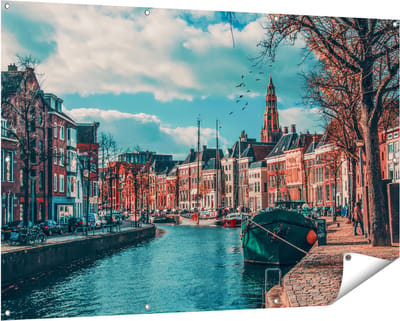Gards Tuinposter Gracht in Groningen - 150x100 cm - Tuindoek - Tuindecoratie - Wanddecoratie buiten - Tuinschilderij
