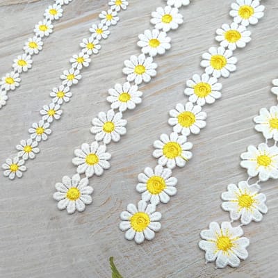 Vijf meter bloemenkant lint met 5 patronen voor naaien, kleding, ambachten en bruiloften - Geel polyester decoratief tape