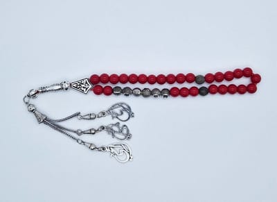 Handgemaakte naam tasbih 33 Kralen Natuursteen “Bloedkoraal” - met metaal tassel “Mijn moeder"- Met je naam of de naam van uw geliefde- 8 mm diameter van de korrel