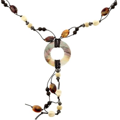 Behave Lange ketting van touw - Bruine kralen en ronde schelp hanger