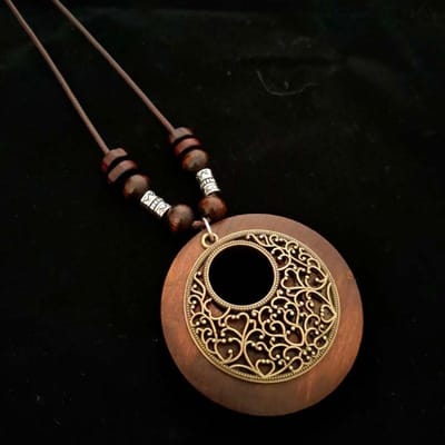 Vintage Etnische Stijl Houten Trui Ketting, Legering Blad Lange Hanger Voor Herfst En Winter, Gecombineerd Met Jas Ketting brown