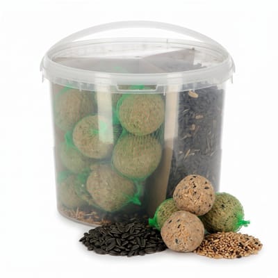 Cheqo® Vogelvoer in Emmer - Tuinvogelvoer met Vetbollen en Zadenmix - Strooivoer - Vogelvoer Pakket - Winter Vogelvoer - Buitenvogelvoer - Mezenbollen - Zonnebloempitten - Vogelzaad - Voer voor Tuinvogels - Voederpakket voor Tuinvogels