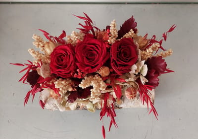 Tafel bloemstuk met echt geconserveerde rozen en droogbloemen/ duurzame decoratieve bloemstuk/ cadeau voor bruiloft, verjaardag/