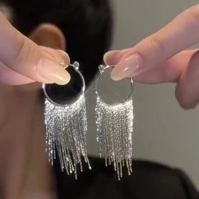 2 stuks modieuze en high-end metalen lange cirkelvormige kwastoorbellen en banketjurkaccessoires beige
