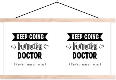 Posterhanger incl. Poster 120x60 cm - Schoolplaat - Dokter - Arts - Onderwijs - Studenten - Spreuken - Textielposter - Blanke latten