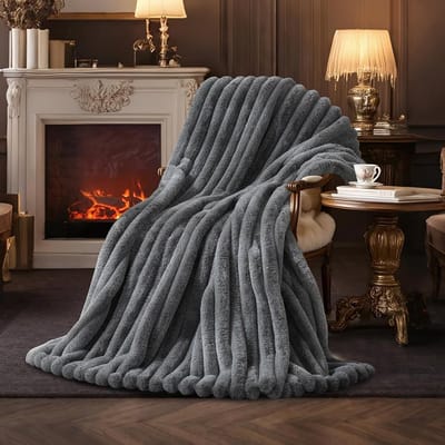 Dailygoods- Knuffeldeken Dikke Pluizige Deken - Zachte Flanellen Deken - Warme Winterdeken - 130x150 cm - Huidvriendelijk Materiaal - Cadeau en Decoratief