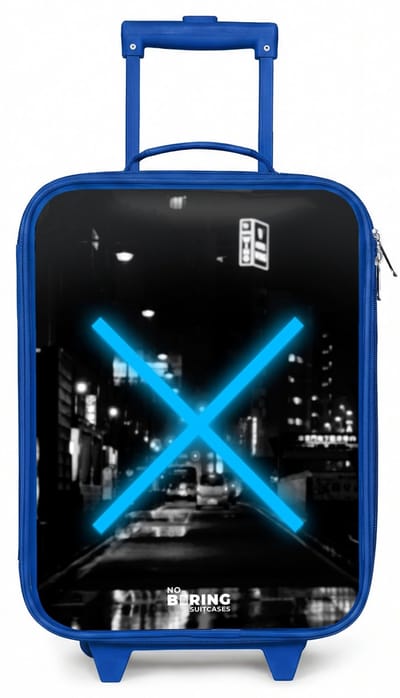 NoBoringSuitcases.com® - Kinderkoffer blauw - Kindertrolley jongen - Felblauwe kruis in een nachtelijke scène - Koffer kind lichtgewicht - Reiskoffer trolley voor kinderen - Koffertje met lichtgevende wieltjes - Rolkoffer