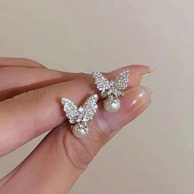 Huitan Delicate Vlinder Oorknopjes met Imitatie Parel Chic Elegant Temperament Party Sieraden Romantische Nieuwe Ooraccessoires gray