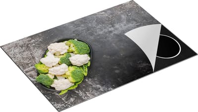 Chefcare Inductie Beschermer Bloemkool met Brocolli op Zwarte Marmer - 75x50 cm - Afdekplaat Inductie - Kookplaat Beschermer - Inductie Mat