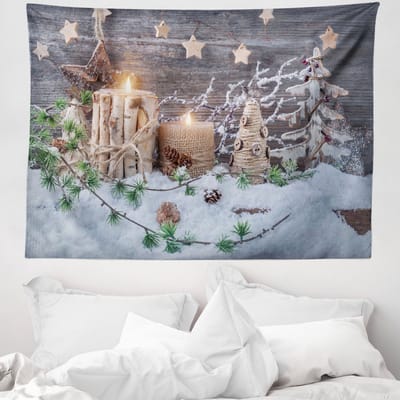 ABAKUHAUS Kersttapijt, Kaarsen en lantaarns op de besneeuwde grond voor het huis, 150 x 110 cm, bruin wit