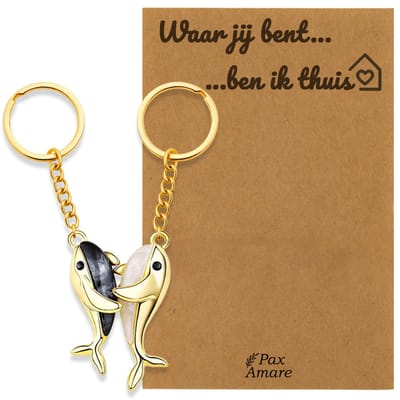 Koppel Sleutelhanger voor 2 'Waar jij bent, ben ik thuis' - Walvissen - Sleutelhanger set op Cadeau Kaartje - Goudkleurig - Persoonlijke Hanger - Pax Amare