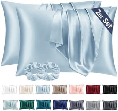 PromoHome Satijnen Kussensloop Set van 2 - 50x70 cm - Lichtblauw - Zijdezacht Microvezel - Envelopsluiting - Geschikt voor Gevoelige Huid - Inclusief 2 Satijnen Haarelastieken