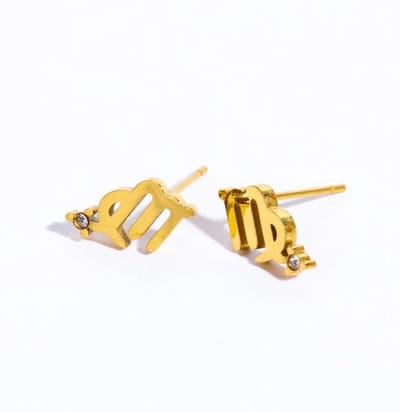 Plux Fashion Maagd Oorbellen - Goud - 1cm - Sieraden - Sterrenbeeld Oorbellen - Maagd Sterrenbeeld - Stainless Steel - Virgo - Sieraden Cadeau - Sterrenbeeld Sieraden - Gouden Oorbellen - Luxe Style - Duurzame Kwaliteit - Roestvrijstaal