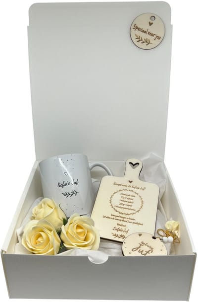 Geschenkbox Juf | BEIGE | MOK | receptbordje | zeepbloemen | liefste juf | einde schooljaar | kleine attentie | de liefste ben jij | topper | cadeau | liefste Juf | juffencadeau