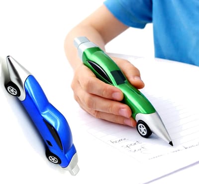 Auto Pennen Set – 2 Stuks – Racing Design Balpennen – Groen & Blauw – Uitdeelcadeautje Kinderen – Traktatie – School & Kantoor