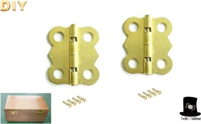 Bob Online ™ - 2 Stuks – Goud Kleurig Scharnieren + 8 Stuks Schroeven – 2 Pieces – Gold Color Hinges + 8 Screws – Geel Goud Kleur Scharnieren met Vaste Pen – 2,5 cm * 2,9 cm Scharnieren – Vlinder Scharnieren – Butterfly Hinges