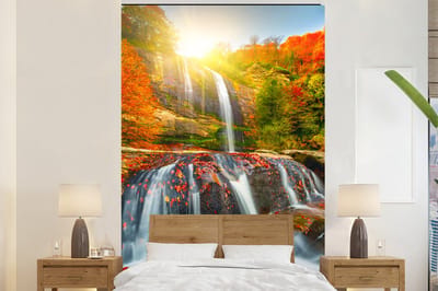 Behang - Fotobehang Waterval - Natuur - Herfst - Rood - Water - Breedte 180 cm x hoogte 280 cm