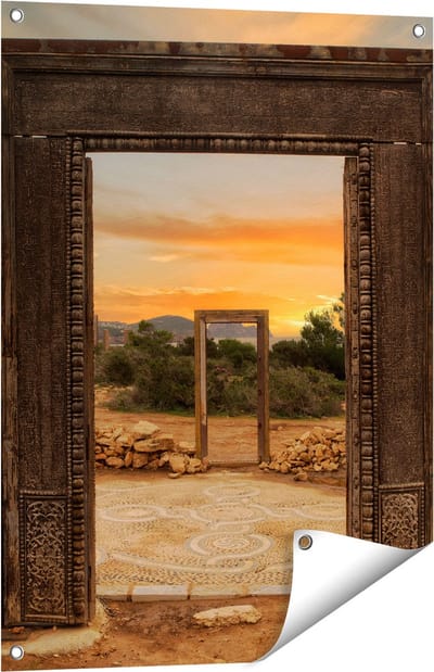 Gards Tuinposter Cale Llentia Deur Opening in Ibiza - 60x80 cm - Tuindoek - Tuindecoratie - Wanddecoratie buiten - Tuinschilderij