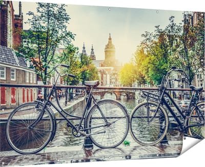 Gards Tuinposter Amsterdamse Brug bij een Gracht met Zonsondergang - 180x120 cm - Tuindoek - Tuindecoratie - Wanddecoratie buiten - Tuinschilderij