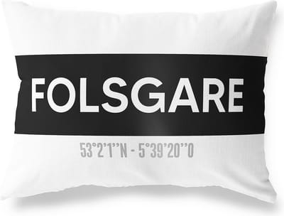 Tuinkussen FOLSGARE - FRIESLAND met coördinaten - Buitenkussen - Bootkussen - Weerbestendig - Jouw Plaats - Studio216 - Modern - Zwart-Wit - 50x30cm