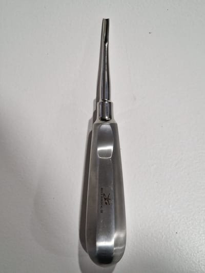Belux Surgical Instruments / Tandarts wortelhevel - Luxating Elevator 5mm, Curved