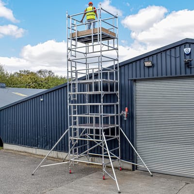 BPS AGR Industrieel Aluminium Rolsteiger – 4,7 m Werkhoogte – 0,85 m x 1,8 m Vloeroppervlak – 2,7 m Platformhoogte – Zware Kwaliteit – 950 kg Draagvermogen – BS EN1004 Gecertificeerd