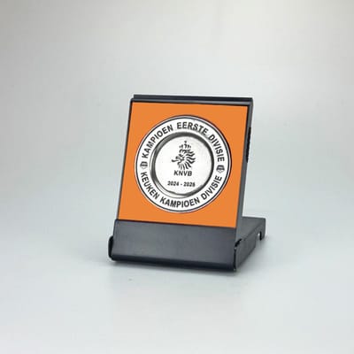 Miniatuur Kampioensschaal KeukenKampioenDivisie 2024/2025 - FC Volendam - Fanartikel - Voetbal - KKD-divisie - FC Volendam cadeau