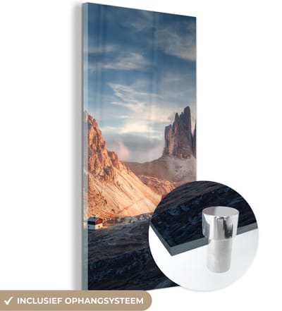 MuchoWow® Glasschilderij 20x40 cm - Schilderij acrylglas - Huis - Bergen - Landschap - Foto op glas - Schilderijen