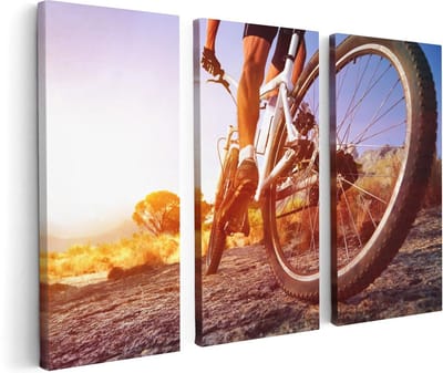 Artaza Canvas Schilderij Drieluik Mountainbike Fietser op Stenen bij Zonsopgang - 120x80 - Foto Op Canvas - Canvas Print
