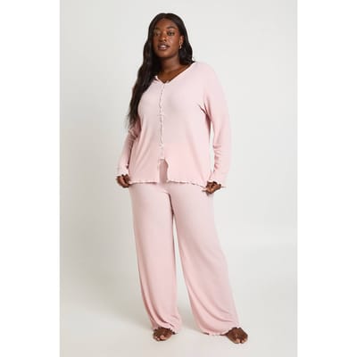 boohoo Dames Plus Geribbelde Pyjama Set Met Strikdetail En Lange Mouwen | Roze | Maat: 44
