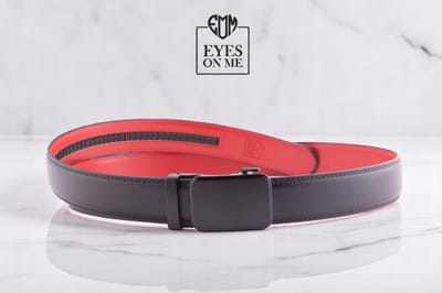 Zwart + rood lederen riem zonder gaatjes met automatische gesp voor heren ( model L113 )