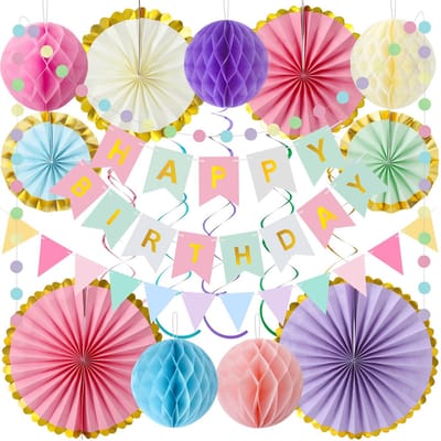 verjaardagsdecoratie, kinderverjaardag, feestdecoratie, meisjes, vrouw, met Happy Birthday-slinger, pompons, vlaggetjesslinger, honingraatballen, papieren waaiers, herbruikbare pastel