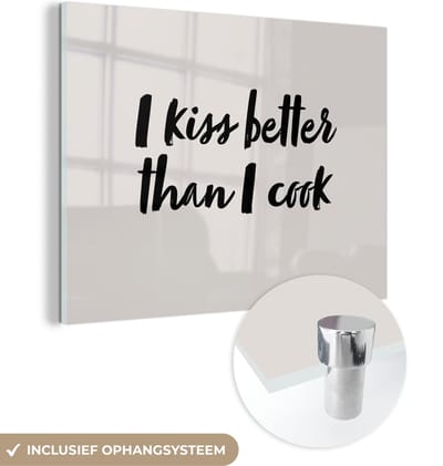 MuchoWow® Glasschilderij 120x90 cm - Schilderij acrylglas - Quotes - Spreuken - I kiss better than I cook - Koken - Kus - Foto op glas - Schilderijen