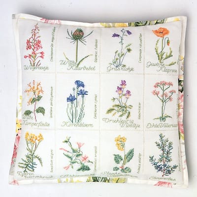 Thea Gouverneur - Borduurpakket met telpatroon - 2074 - Voorgesorteerde DMC Garens - Wilde Bloemen Kussen - Jobelan - 41 cm x 41 cm - DIY Kit