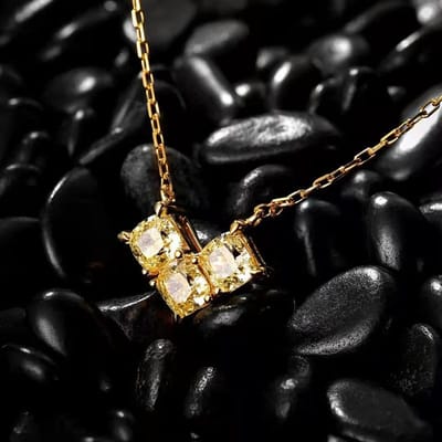 Collier Diamant Jaune Cristal de Glace Coloré pour Femmes Design Simple de Niche Chaîne Clavicule Collier en Forme de Cœur black