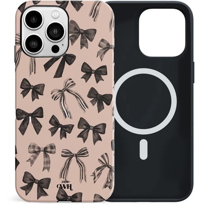 xoxo Wildhearts telefoonhoesje geschikt voor iPhone 13 Pro MagSafe - Winter Muse - Magnetische hard case met dubbele beschermlaag - Beschermhoes shockproof case - Hoesje met strikjes - Beige