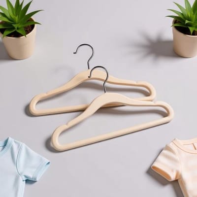 Fluwelen Kleerhangers voor Kinderen - 50 Stuks - Beige - 29,5 cm - Slipvaste Hangers voor Baby- en Peuterkleding