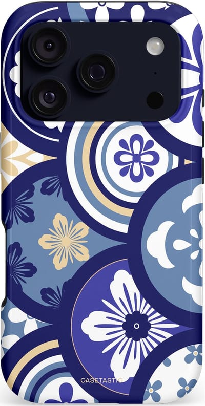 Casetastic hoesje geschikt voor Apple iPhone 17 Pro - MagSafe - Dubbellaagse bescherming - Blauwe bloemen Talavera Maiolica Patroon - Fashion Case - Donkerblauw Lavendel Wit Lichtgrijs