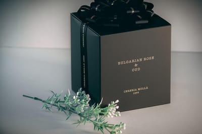 Cereria Mollà 1899 Geurkaars XL 600 gr 80 h Bulgarian Rose & Oud sojawas katoenen lont luxe kaars 3 wieken 80 branduren