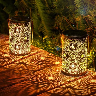 Buiten Solar Lantaarns Set van 2, Waterdicht IP65, Vintage Metalen Hanglampen voor Tuin Decoratie met Warm Witte LED Verlichting