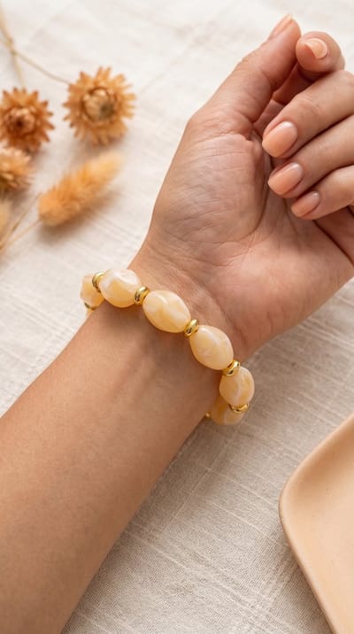 Lundholm luxe Armband Dames Kralen beige - Premium Stainless Steel Jewellery Kralenarmband Hartjes - my Mace Serie - in Luxe Geschenkverpakking cadeau voor vrouw verjaardag - Vrouwen Cadeautjes