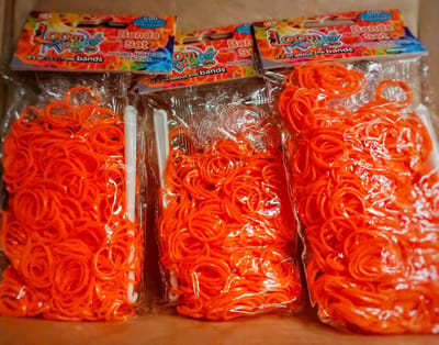 3 zakjes Loombandjes Loom Twister Neon Oranje 3 x 600 bandjes inclusief haakjes en tools