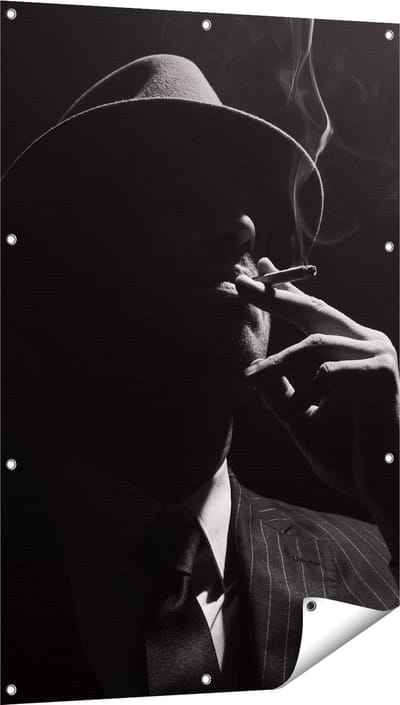 Gards Tuinposter Man met Hoed Rookt een Sigaar - 80x120 cm - Tuindoek - Tuindecoratie - Wanddecoratie buiten - Tuinschilderij