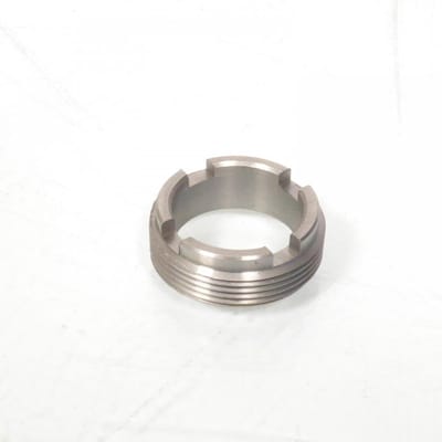 Schroefring M34 x1.5 links voorwielas voor scooter Piaggio Vespa 057940