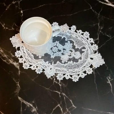 Set de table ovale blanc brodé en dentelle de style britannique, dessous de verre pour chambre à coucher, balcon, tasse à café, nappe pour vin, décoration de fête, banquet 18x30cm