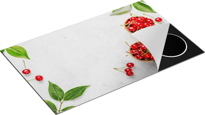Chefcare Inductie Beschermer Rode Kersen op Wit Beton - 85x52 cm - Afdekplaat Inductie - Kookplaat Beschermer - Inductie Mat
