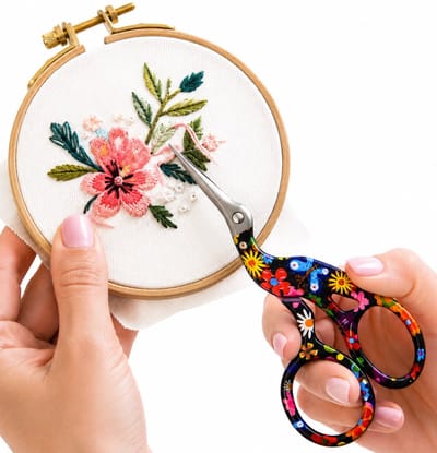 Ooievaar Borduurschaar 9,3 cm RVS – Premium Vintage Embroidery Schaar met Bloemmotief – Multicolor Naaischaar voor Borduren, Naaien, Knutselen & Hobby