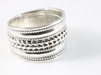Brede zware zilveren ring met kabelpatronen - maat 18.5