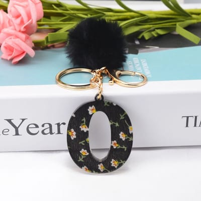 Letter Sleutelhanger A-Z – Luxe Initialen Sleutelhanger met Pompon & Kwastje – Tashanger voor Dames & Meisjes – Accessoire voor Sleutelbos, Handtas, Rugzak & Autosleutel – Persoonlijk Cadeau voor Vrouw, Moeder, Dochter & Vriendin