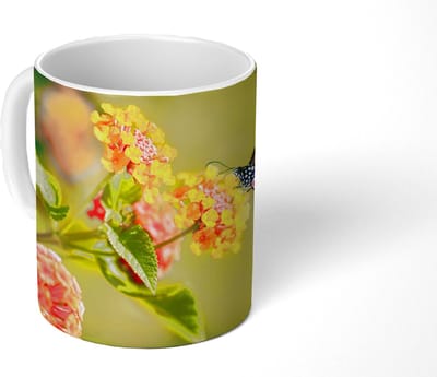 Mok - Koffiemok - Vlinder - Insecten - Bloemen - Geel - Mokken - 350 ML - Beker - Koffiemokken - Theemok